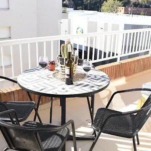 Apartamento Alegre Apto Con Piscina, A 300m De La Playa.